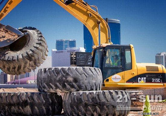 该主题公园所用机械品牌为Caterpillar